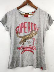 Buy online pre-used pre-loved 100% authentic & Original branded Super Dry (TS-2157) available in Pakistan. Top international brands avilable.