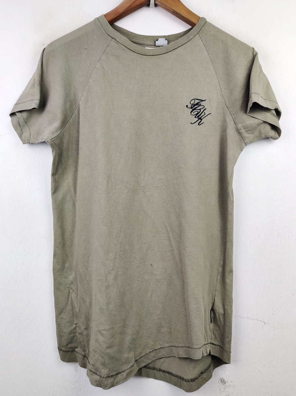 Buy online pre-used pre-loved 100% authentic & Original branded Fcuk (TS-2187) available in Pakistan. Top international brands avilable.