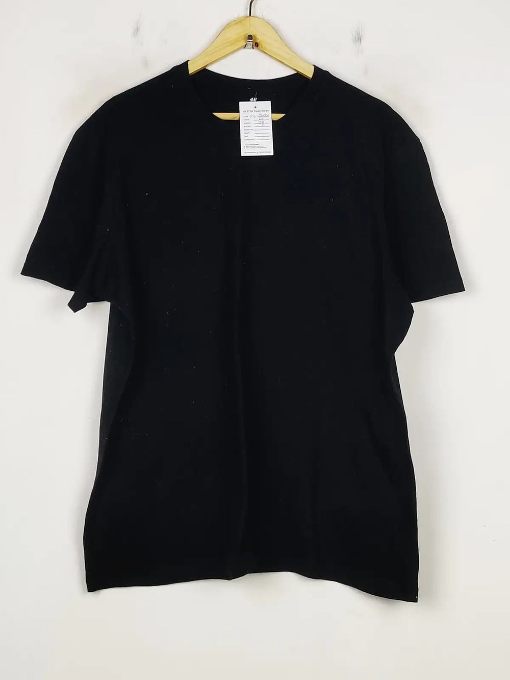 Buy online pre-used pre-loved 100% authentic & Original branded H&M (TS-3090) available in Pakistan. Top international brands avilable.