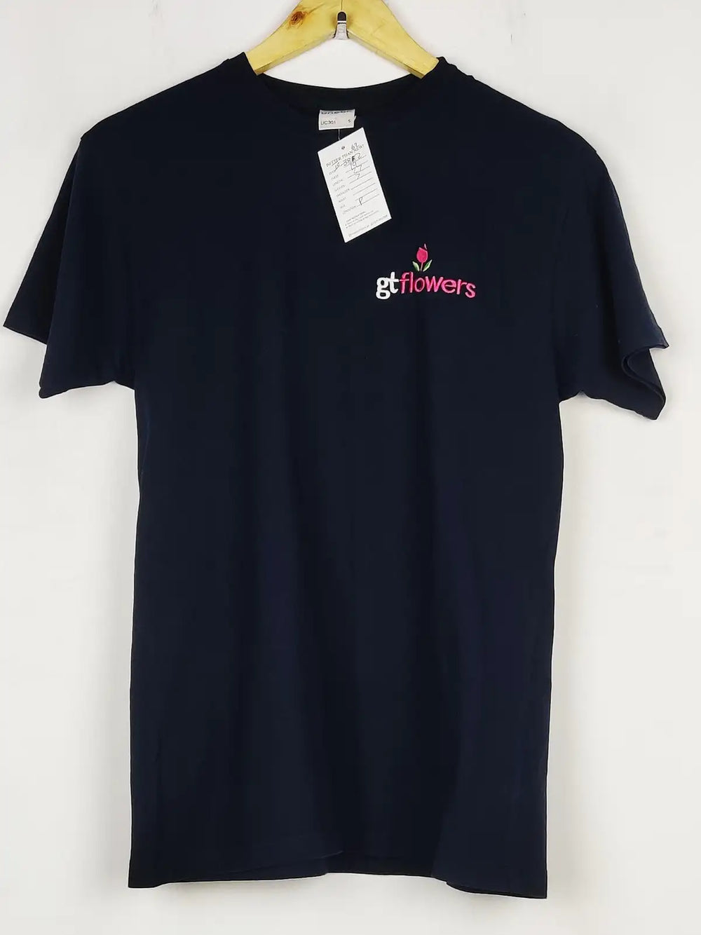Buy online pre-used pre-loved 100% authentic & Original branded Uneek (TS-3862) available in Pakistan. Top international brands avilable.