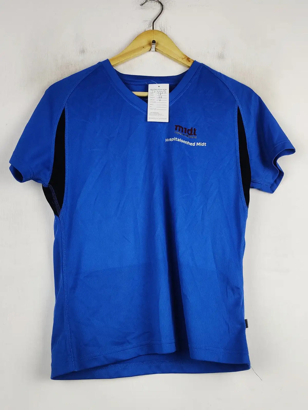 Buy online pre-used pre-loved 100% authentic & Original branded James Nichol (TS-3958) available in Pakistan. Top international brands avilable.