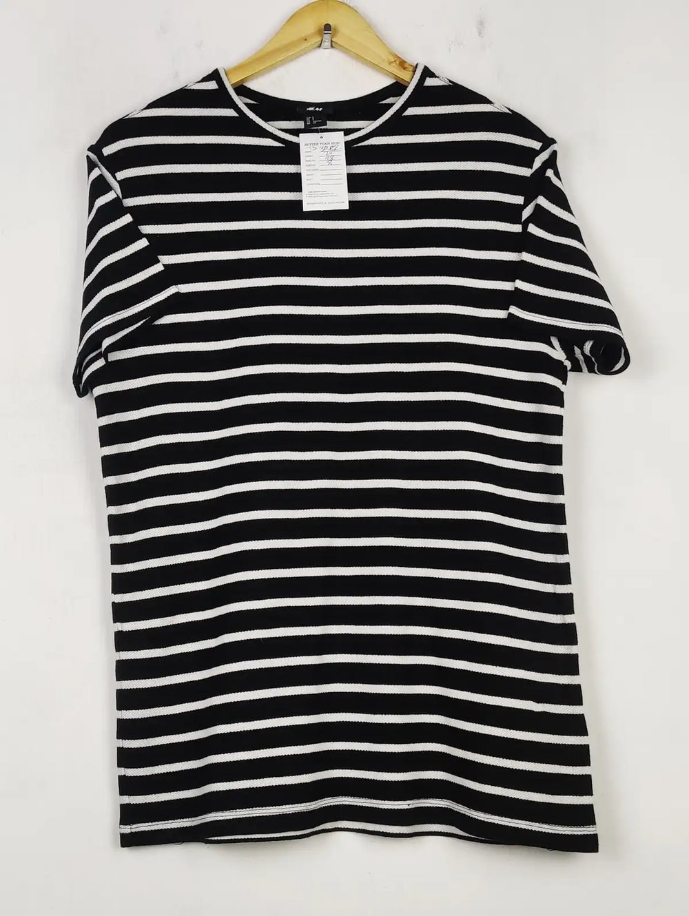 Buy online pre-used pre-loved 100% authentic & Original branded H&M (TS-3982) available in Pakistan. Top international brands avilable.