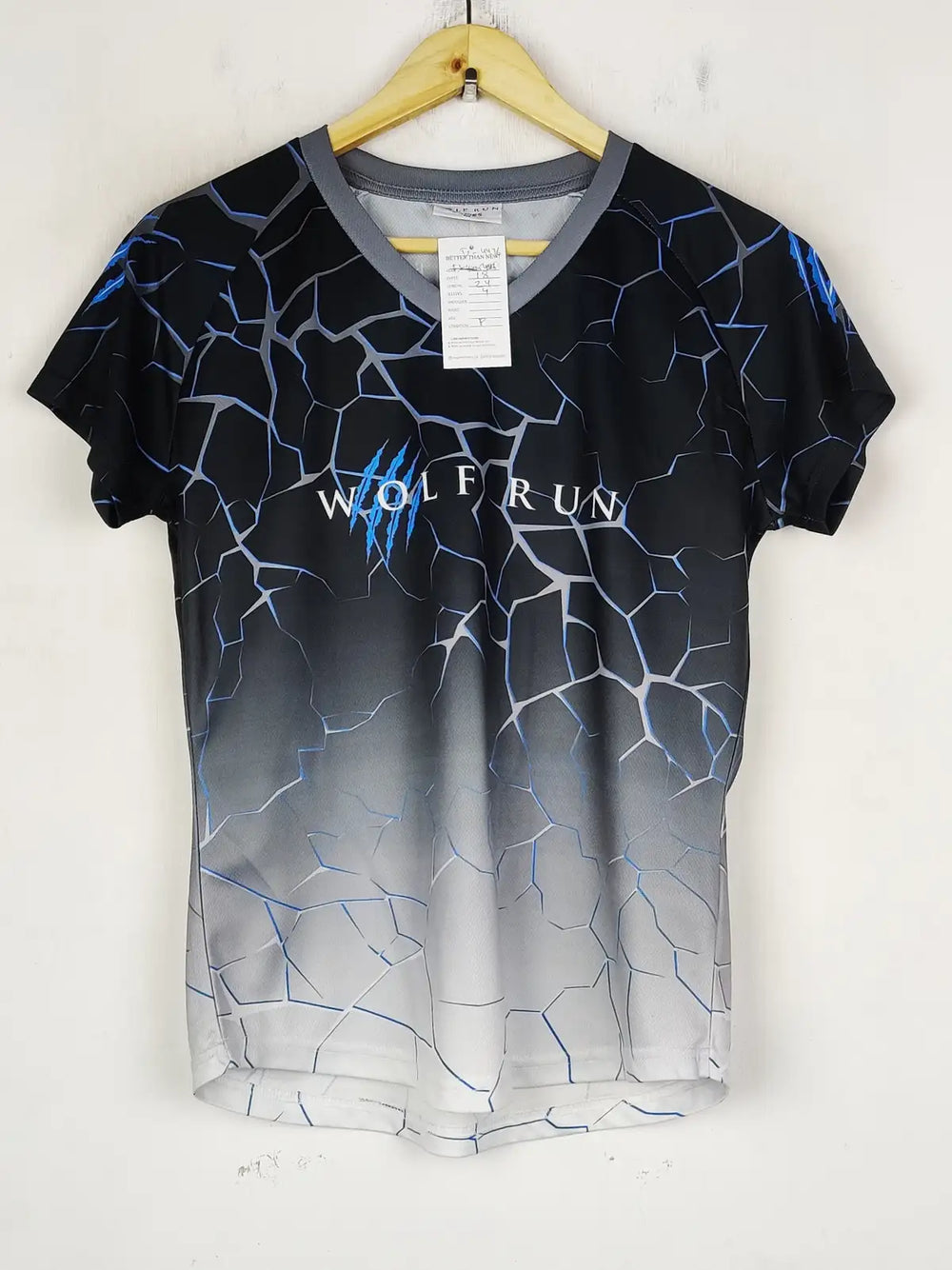 Buy online pre-used pre-loved 100% authentic & Original branded Wolf Run (TS-4476) available in Pakistan. Top international brands avilable.