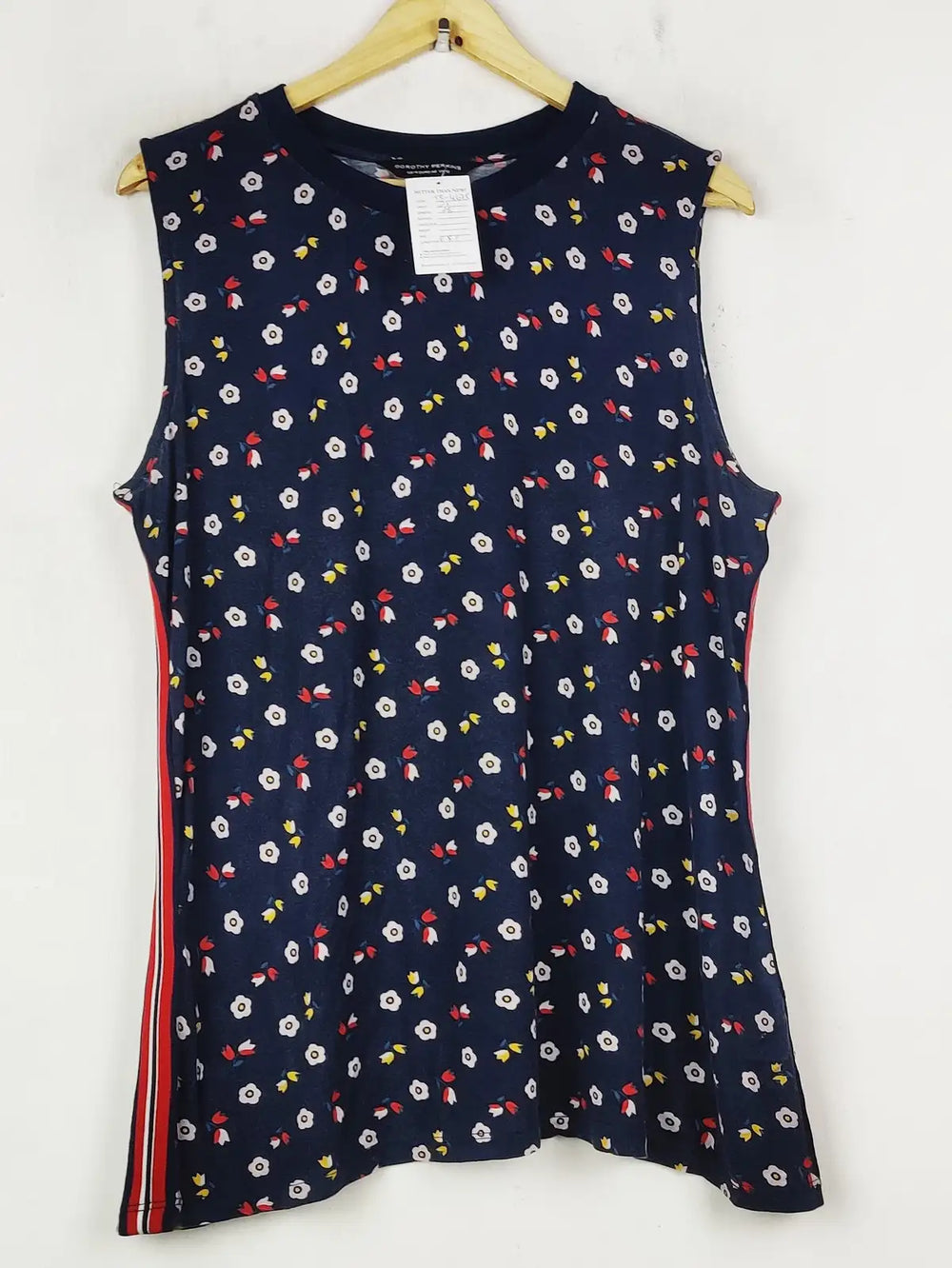 Buy online pre-used pre-loved 100% authentic & Original branded Dorothy Perkins (TS-4675) available in Pakistan. Top international brands avilable.