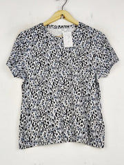 Buy online pre-used pre-loved 100% authentic & Original branded Marks & Spencer (TS-4724) available in Pakistan. Top international brands avilable.