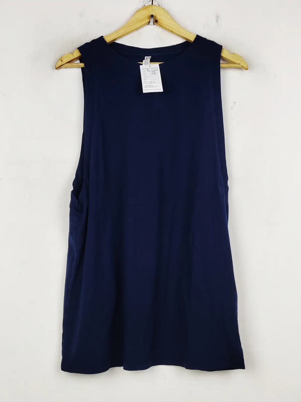 Buy online pre-used pre-loved 100% authentic & Original branded Under Armour (TS-4768) available in Pakistan. Top international brands avilable.