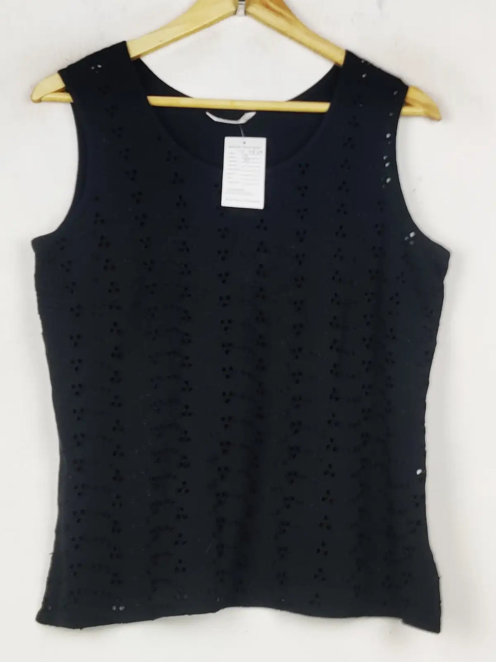 Buy online pre-used pre-loved 100% authentic & Original branded Berkertex (TS-4829) available in Pakistan. Top international brands avilable.
