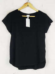 Buy online pre-used pre-loved 100% authentic & Original branded H&M (TS-4922) available in Pakistan. Top international brands avilable.
