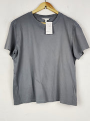 Buy online pre-used pre-loved 100% authentic & Original branded H&M (TS-5009) available in Pakistan. Top international brands avilable.