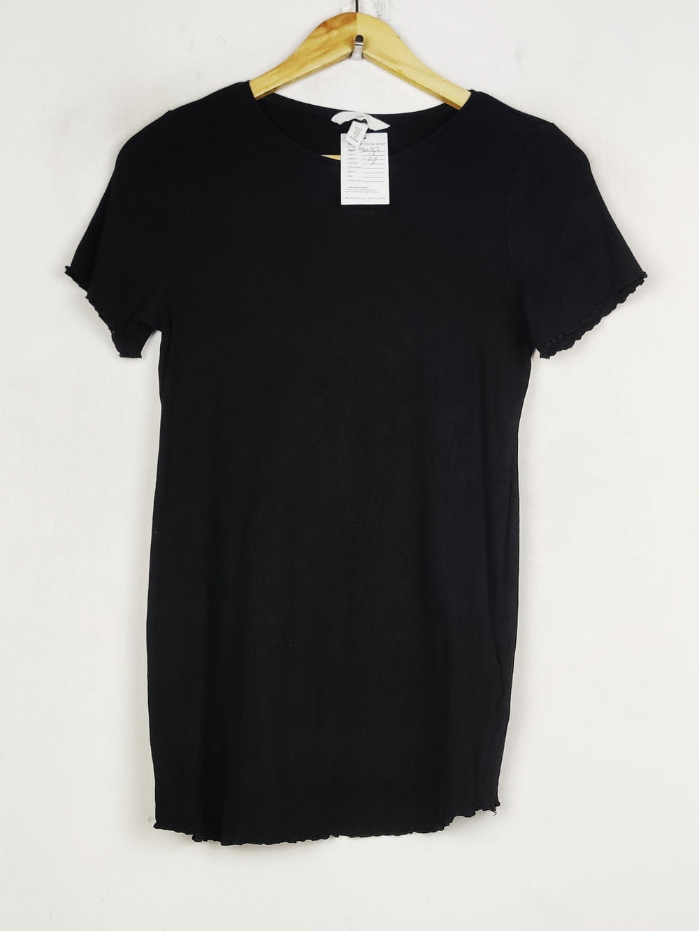 Buy online pre-used pre-loved 100% authentic & Original branded H&M (TS-5082) available in Pakistan. Top international brands avilable.