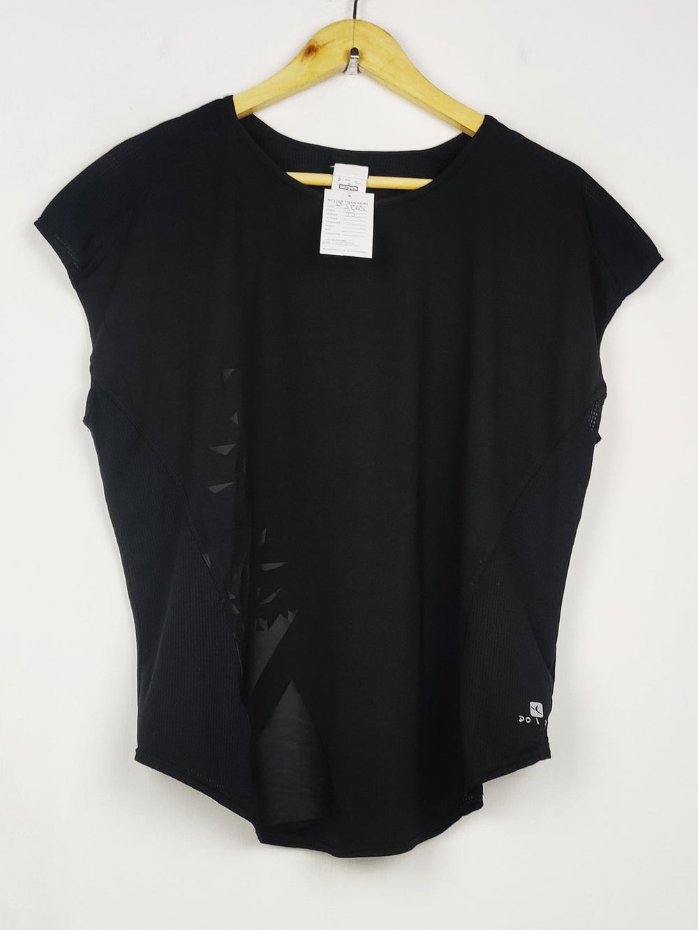 Buy online pre-used pre-loved 100% authentic & Original branded Decathlon (TS-5265) available in Pakistan. Top international brands avilable.