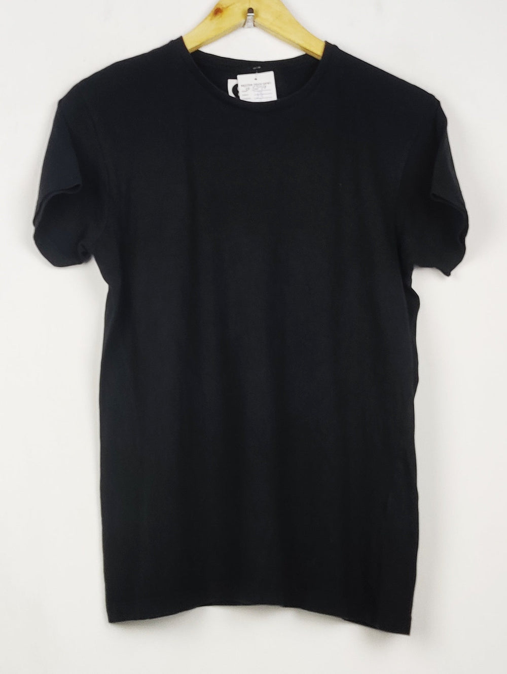 Buy online pre-used pre-loved 100% authentic & Original branded Slimfit (TS-5279) available in Pakistan. Top international brands avilable.
