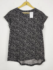 Buy online pre-used pre-loved 100% authentic & Original branded F&F (TS-5286) available in Pakistan. Top international brands avilable.