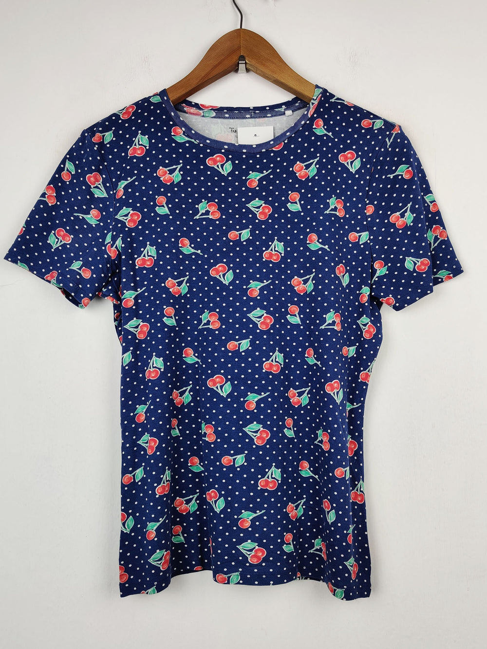 Buy online pre-used pre-loved 100% authentic & Original branded Tu (TS-683) available in Pakistan. Top international brands avilable.