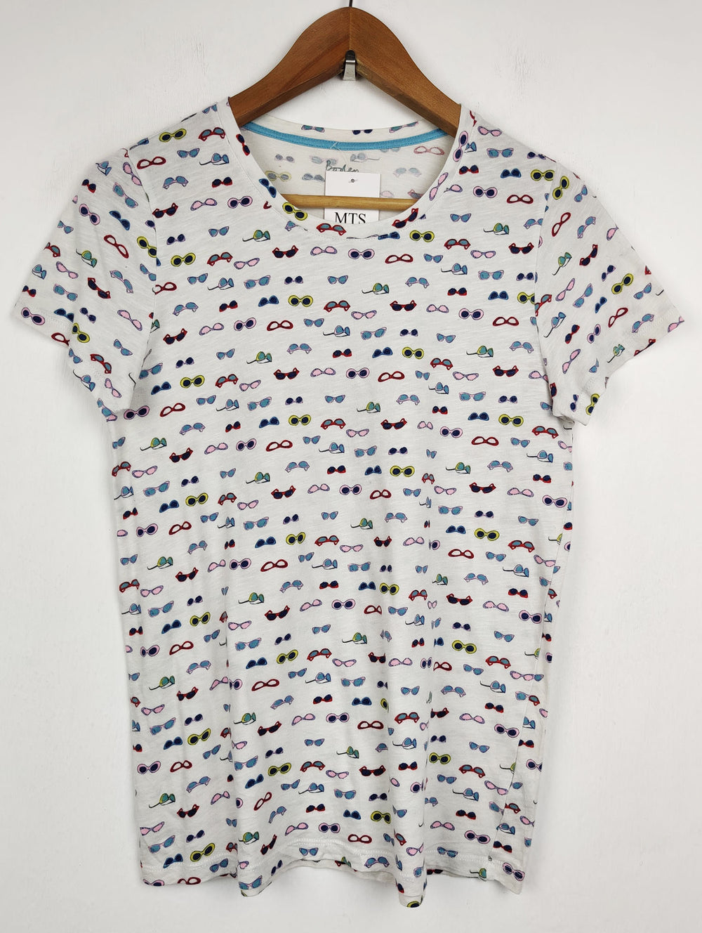 Buy online pre-used pre-loved 100% authentic & Original branded Boden (TS-744) available in Pakistan. Top international brands avilable.