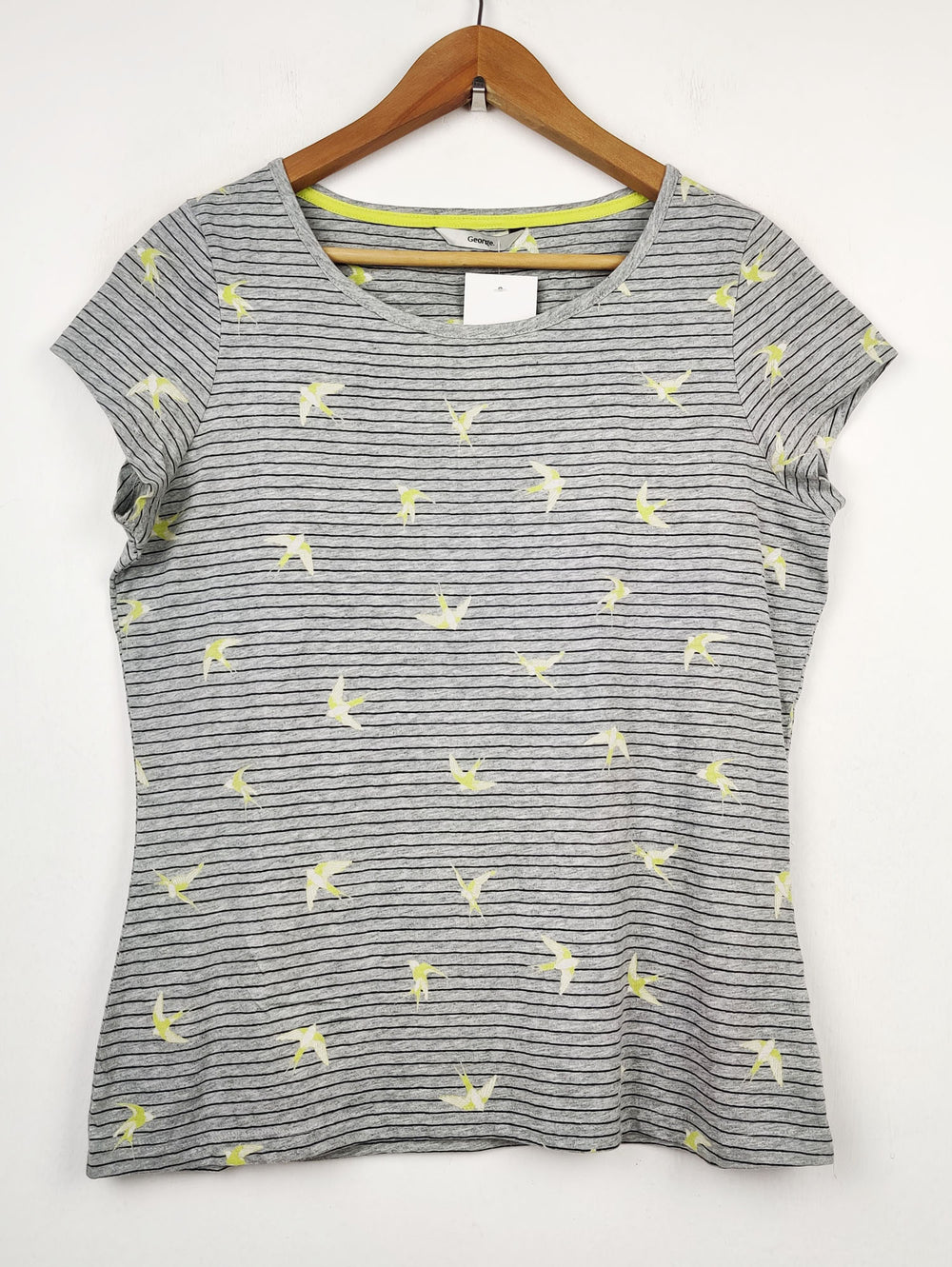 Buy online pre-used pre-loved 100% authentic & Original branded George (TS-806) available in Pakistan. Top international brands avilable.