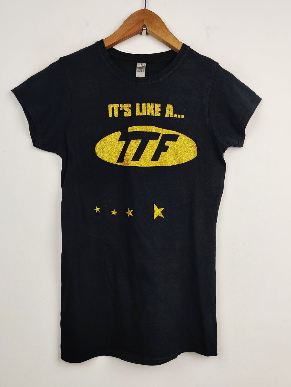 Buy online pre-used pre-loved 100% authentic & Original branded Gildan (TS-887) available in Pakistan. Top international brands avilable.