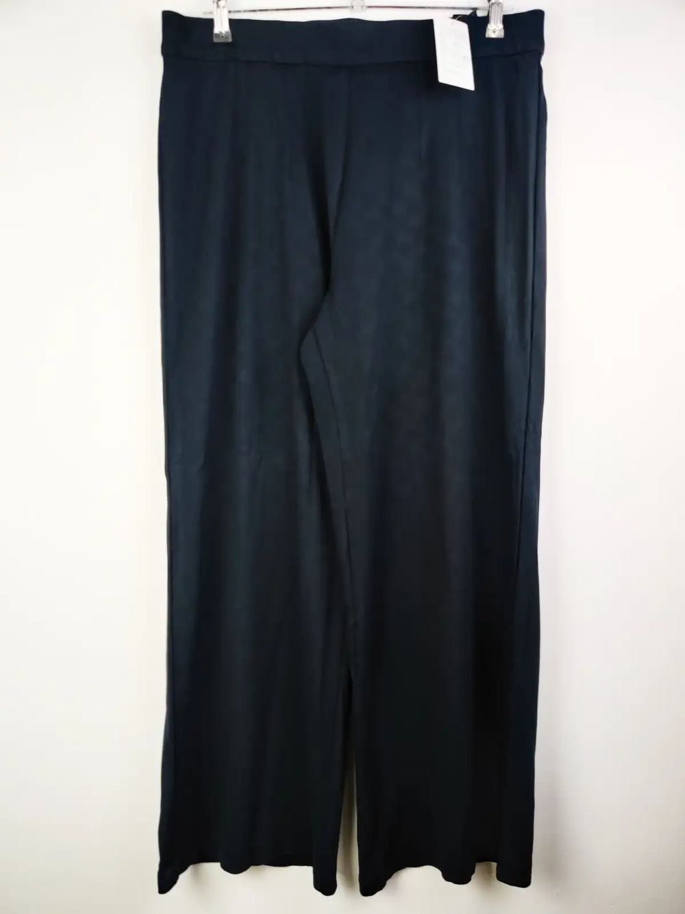 Buy online pre-used pre-loved 100% authentic & Original branded Marks & Spencer (TT-1072) available in Pakistan. Top international brands avilable.