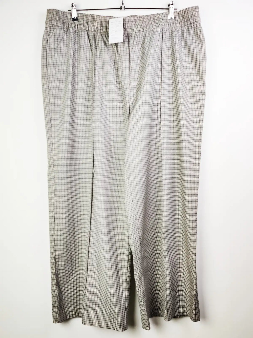 Buy online pre-used pre-loved 100% authentic & Original branded Marks & Spencer (TT-1094) available in Pakistan. Top international brands avilable.