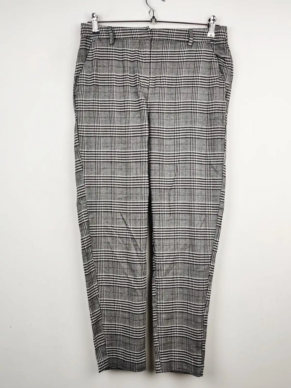 Buy online pre-used pre-loved 100% authentic & Original branded Tu (TT-1158) available in Pakistan. Top international brands avilable.