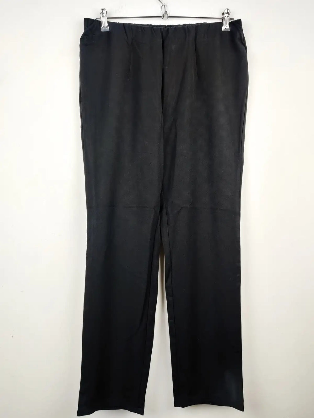 Buy online pre-used pre-loved 100% authentic & Original branded Unknown Brand (TT-1160) available in Pakistan. Top international brands avilable.