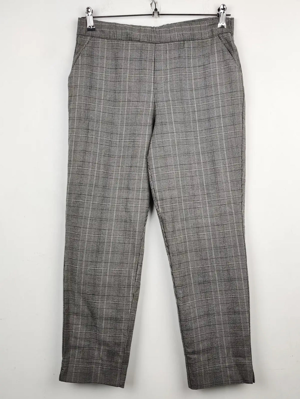 Buy online pre-used pre-loved 100% authentic & Original branded Zara (TT-1180) available in Pakistan. Top international brands avilable.