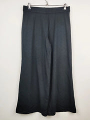 Buy online pre-used pre-loved 100% authentic & Original branded Marks & Spencer (TT-1181) available in Pakistan. Top international brands avilable.