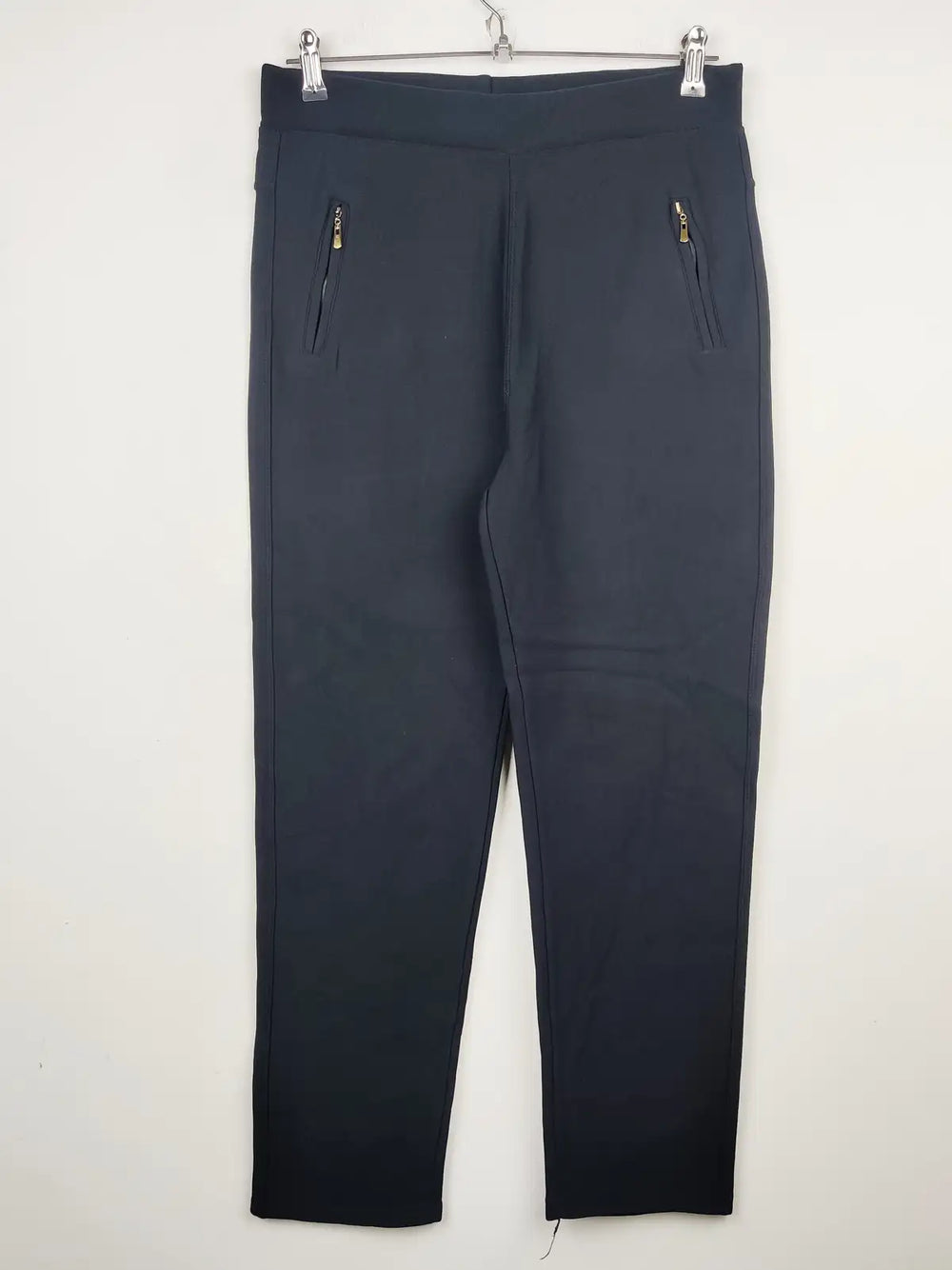 Buy online pre-used pre-loved 100% authentic & Original branded Unknown Brand (TT-1222) available in Pakistan. Top international brands avilable.