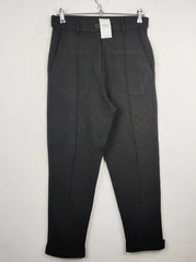 Buy online pre-used pre-loved 100% authentic & Original branded H&M (TT-1224) available in Pakistan. Top international brands avilable.