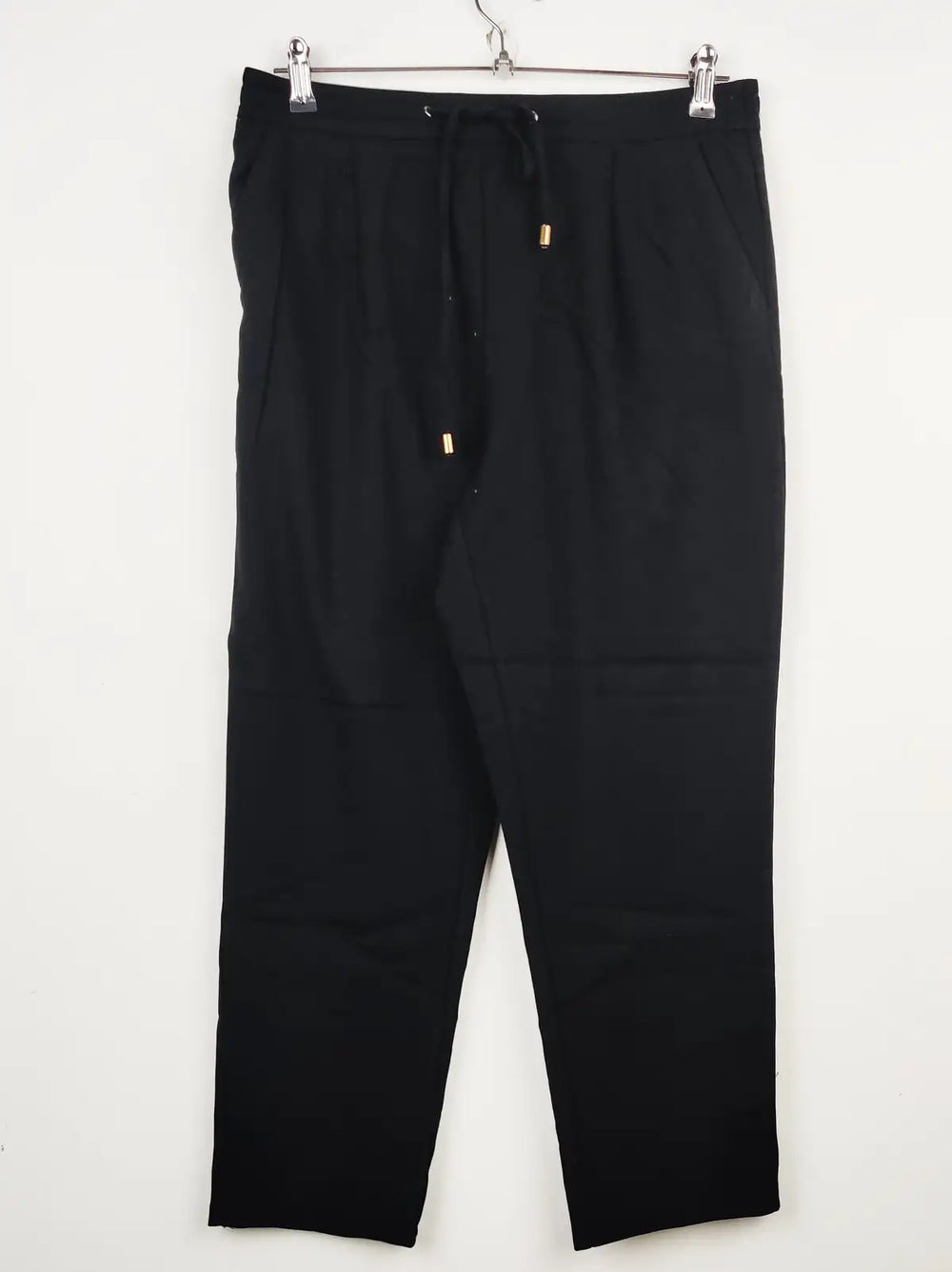 Buy online pre-used pre-loved 100% authentic & Original branded Unknown Brand (TT-1244) available in Pakistan. Top international brands avilable.