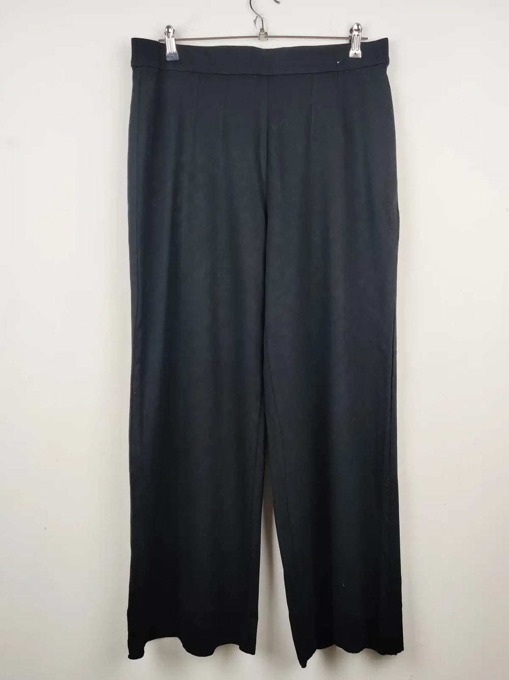 Buy online pre-used pre-loved 100% authentic & Original branded Marks & Spencer (TT-1281) available in Pakistan. Top international brands avilable.