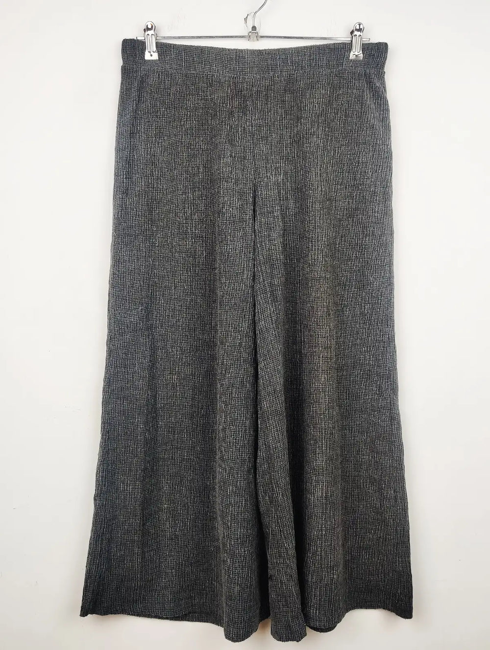 Buy online pre-used pre-loved 100% authentic & Original branded Topshop (TT-1305) available in Pakistan. Top international brands avilable.