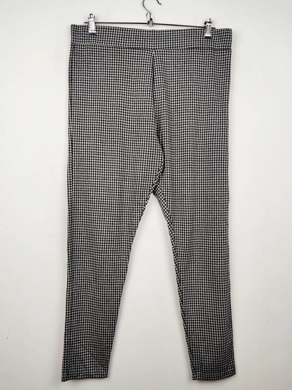 Buy online pre-used pre-loved 100% authentic & Original branded M&Co (TT-1322) available in Pakistan. Top international brands avilable.