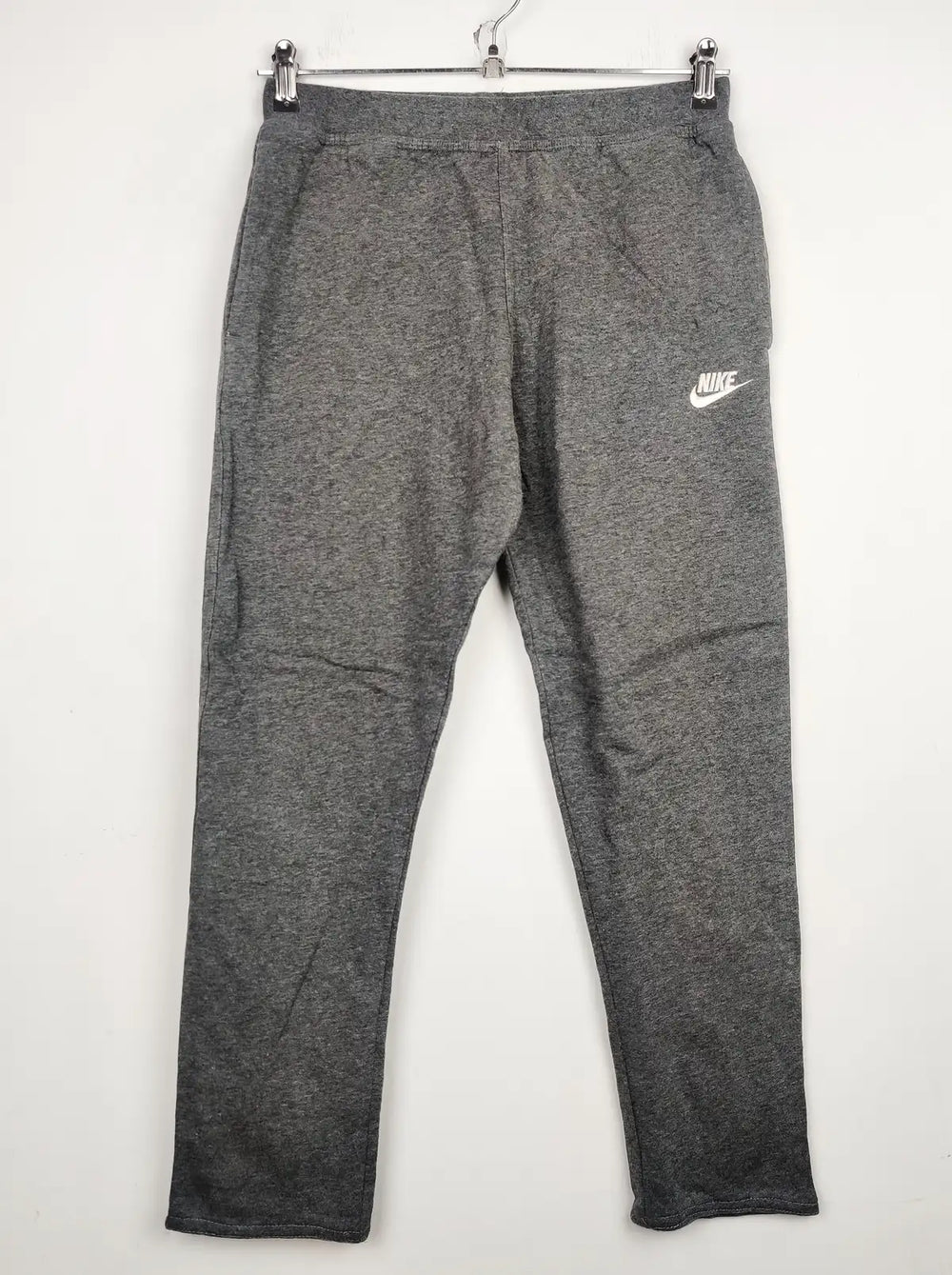 Buy online pre-used pre-loved 100% authentic & Original branded Nike (TT-1335) available in Pakistan. Top international brands avilable.