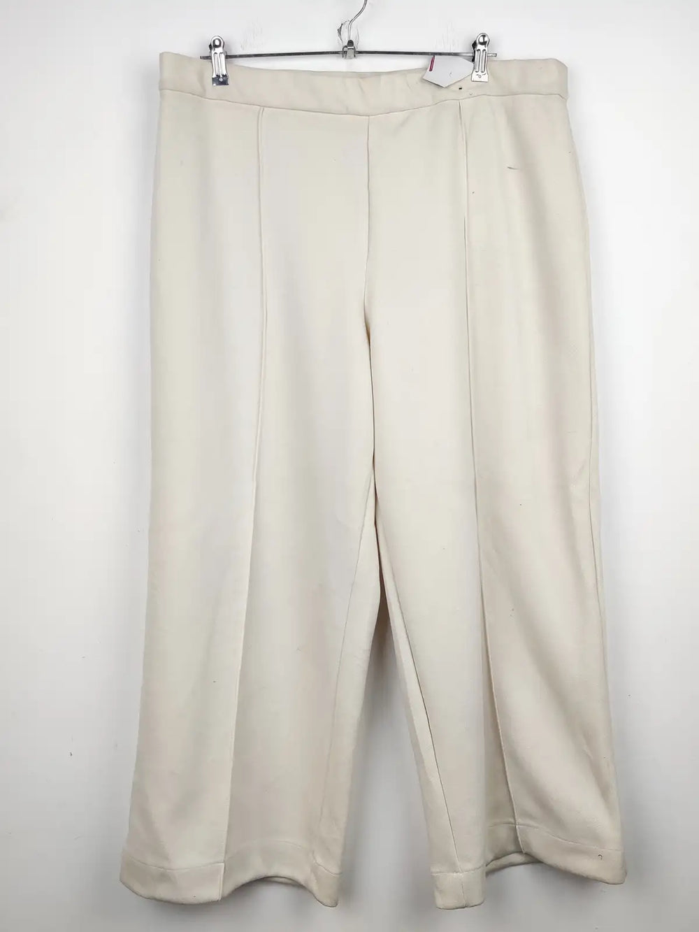 Buy online pre-used pre-loved 100% authentic & Original branded Marks & Spencer (TT-1358) available in Pakistan. Top international brands avilable.