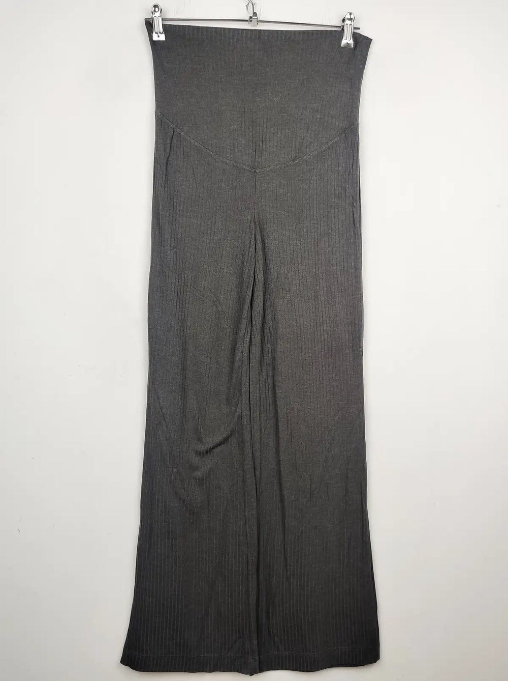 Buy online pre-used pre-loved 100% authentic & Original branded H&M (TT-1385) available in Pakistan. Top international brands avilable.