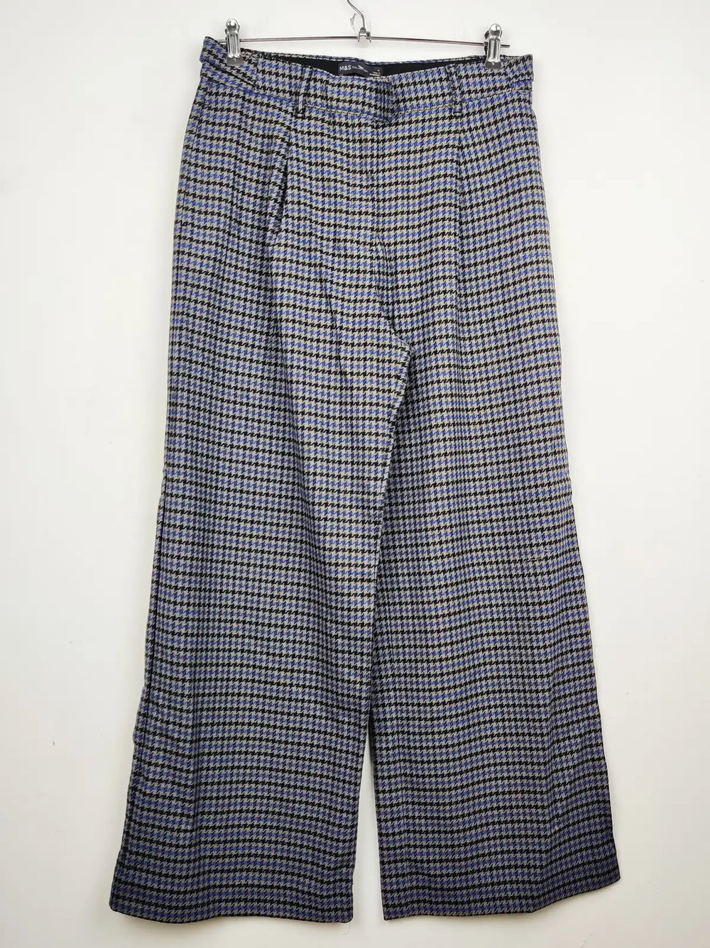 Buy online pre-used pre-loved 100% authentic & Original branded Marks & Spencer (TT-1386) available in Pakistan. Top international brands avilable.