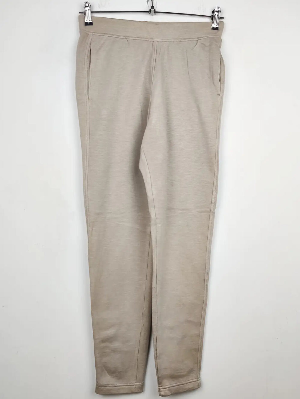 Buy online pre-used pre-loved 100% authentic & Original branded Uniqlo (TT-1401) available in Pakistan. Top international brands avilable.