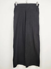 Buy online pre-used pre-loved 100% authentic & Original branded H&M (TT-1423) available in Pakistan. Top international brands avilable.