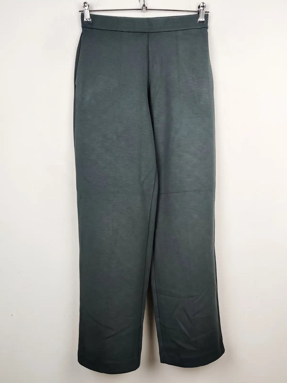 Buy online pre-used pre-loved 100% authentic & Original branded Unknown Brand (TT-1489) available in Pakistan. Top international brands avilable.