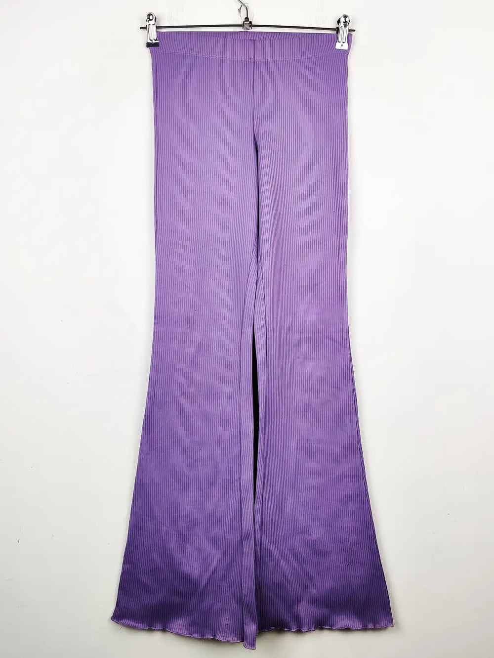 Buy online pre-used pre-loved 100% authentic & Original branded H&M (TT-1519) available in Pakistan. Top international brands avilable.