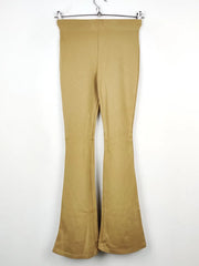 Buy online pre-used pre-loved 100% authentic & Original branded Unknown Brand (TT-1532) available in Pakistan. Top international brands avilable.