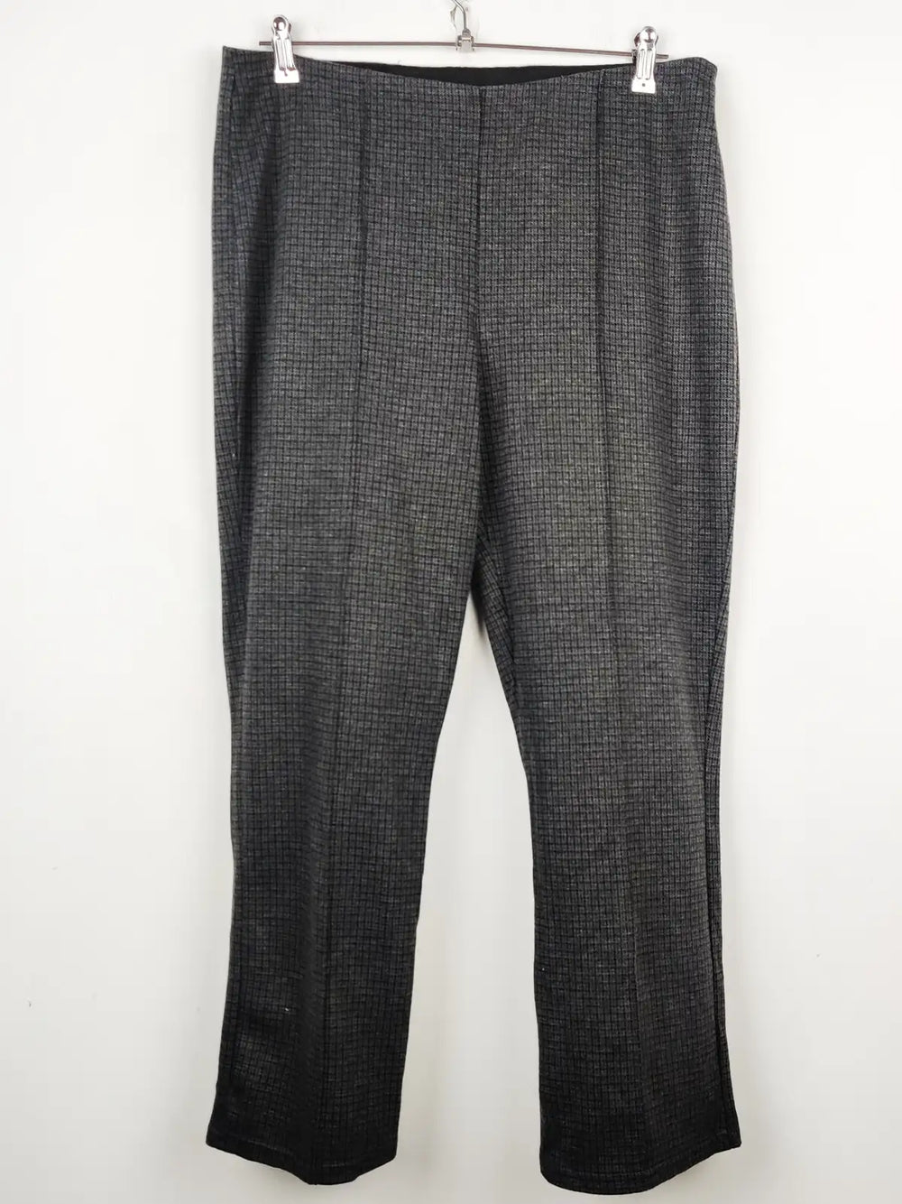 Buy online pre-used pre-loved 100% authentic & Original branded Straight Leg (TT-1533) available in Pakistan. Top international brands avilable.