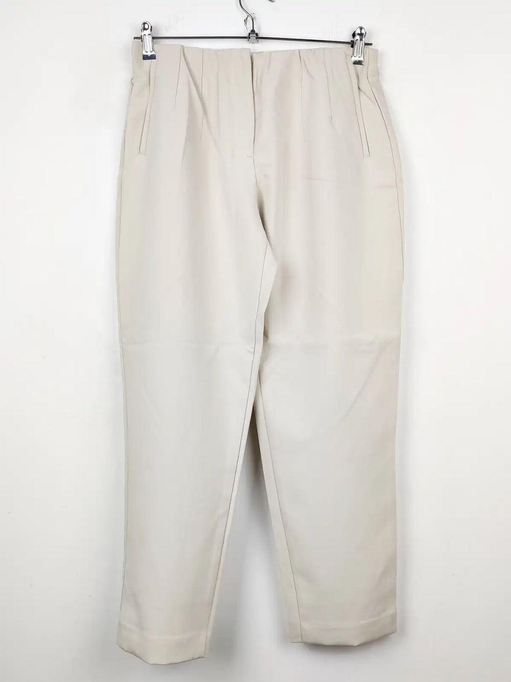 Buy online pre-used pre-loved 100% authentic & Original branded Unknown Brand (TT-1560) available in Pakistan. Top international brands avilable.