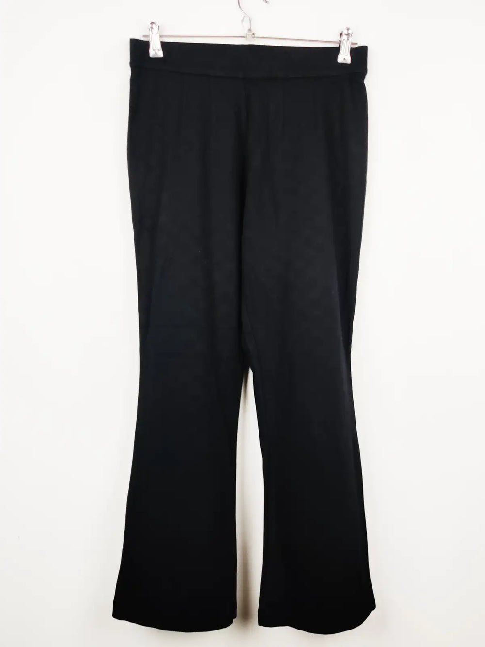 Buy online pre-used pre-loved 100% authentic & Original branded Unknown Brand (TT-1567) available in Pakistan. Top international brands avilable.