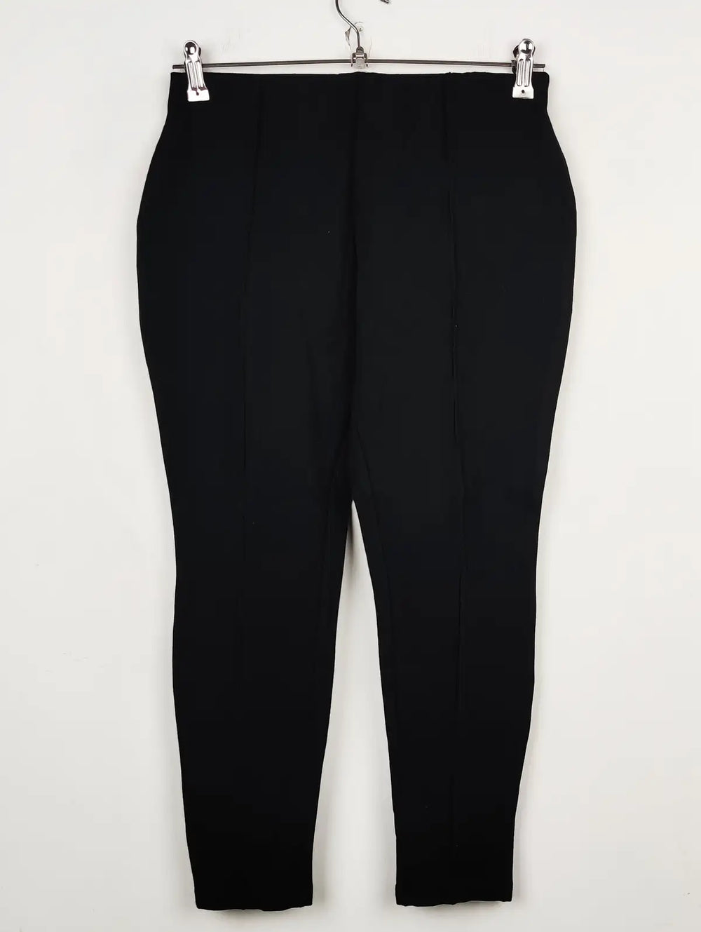 Buy online pre-used pre-loved 100% authentic & Original branded Tu (TT-1589) available in Pakistan. Top international brands avilable.