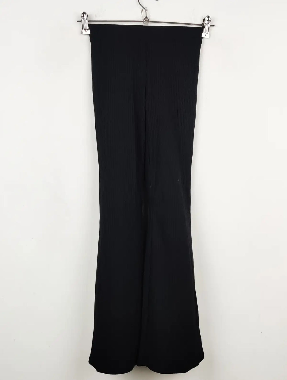 Buy online pre-used pre-loved 100% authentic & Original branded H&M (TT-1612) available in Pakistan. Top international brands avilable.