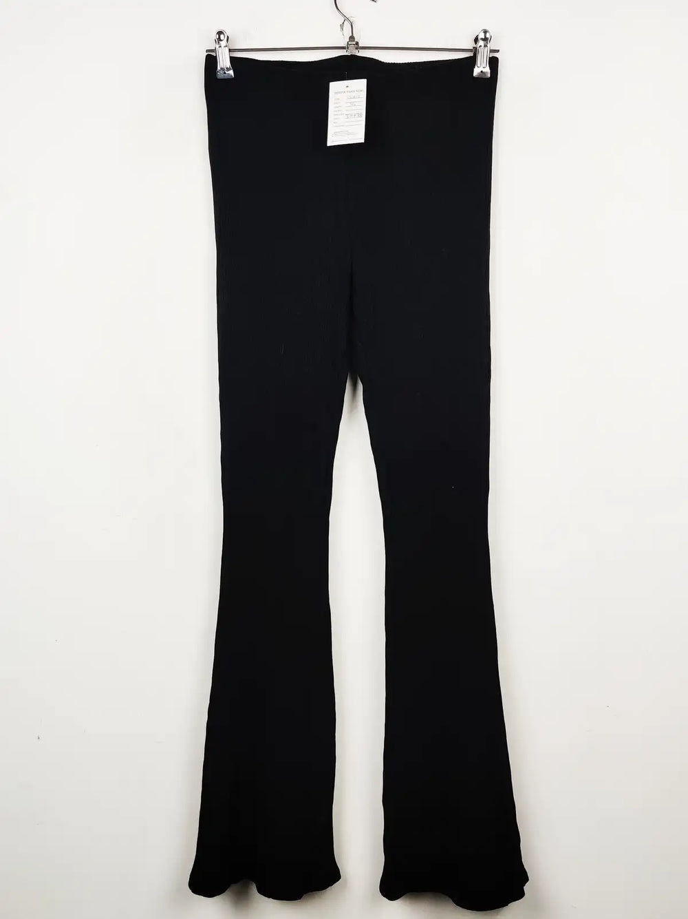 Buy online pre-used pre-loved 100% authentic & Original branded H&M (TT-1613) available in Pakistan. Top international brands avilable.