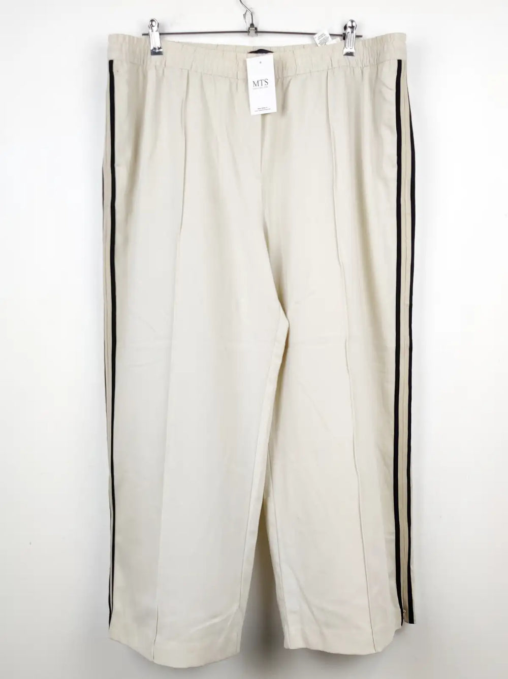 Buy online pre-used pre-loved 100% authentic & Original branded Marks & Spencer (TT-1620) available in Pakistan. Top international brands avilable.