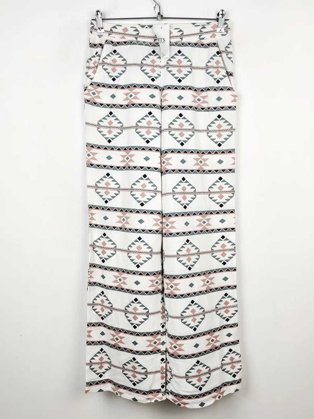 Buy online pre-used pre-loved 100% authentic & Original branded Primark (TT-1623) available in Pakistan. Top international brands avilable.